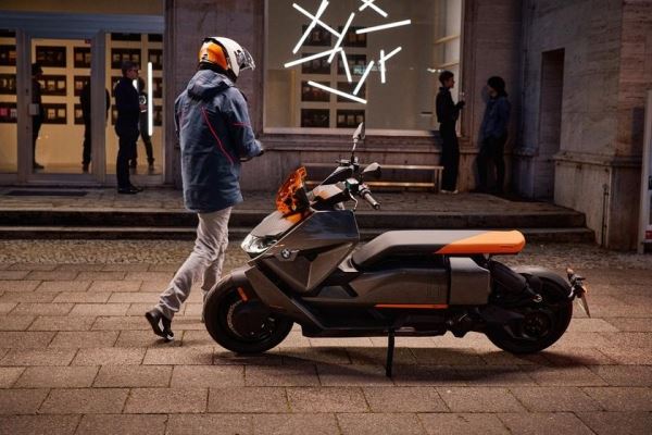 <br />
						BMW Motorrad CE 04: электроскутер с запасом хода 130 км, разгоном до 50 км/ч за 2.6 сек и ценником от $12 000<br />
					
